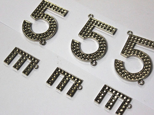 鋅合金重力壓鑄標牌